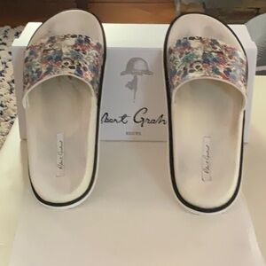 ROBERT GRAHAM Victoria Floral Skulls Leather Slides sandals Size 8